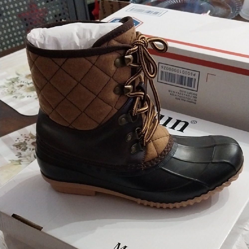 Brown Quilted Lace-Up Women's Boots